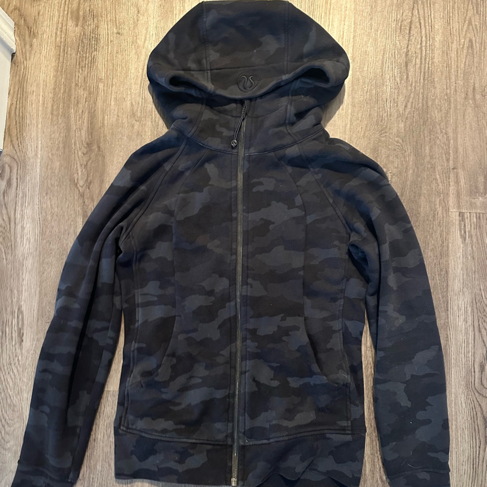 Lululemon Scuba Full Zip Hoodie – Black Camo, Size 8